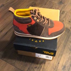 Women’s size 8 Never worn Teva Hiking Boots